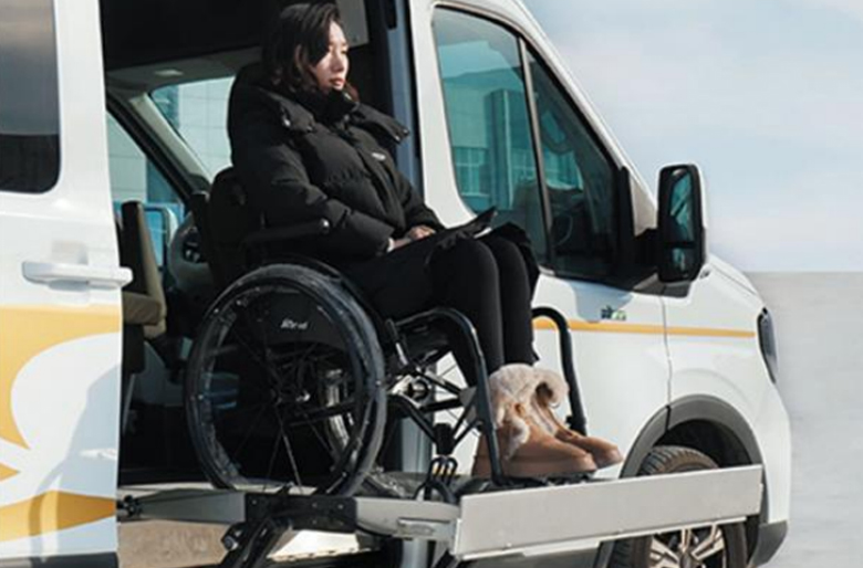 轮椅升降机 > 超薄卡闸式轮椅升降机